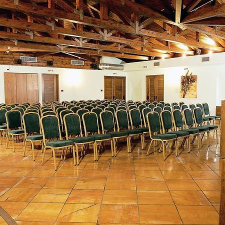 Avaris Hotel Karpenísion Extérieur photo