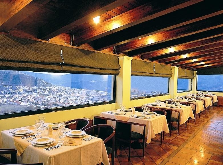 Avaris Hotel Karpenísion Extérieur photo
