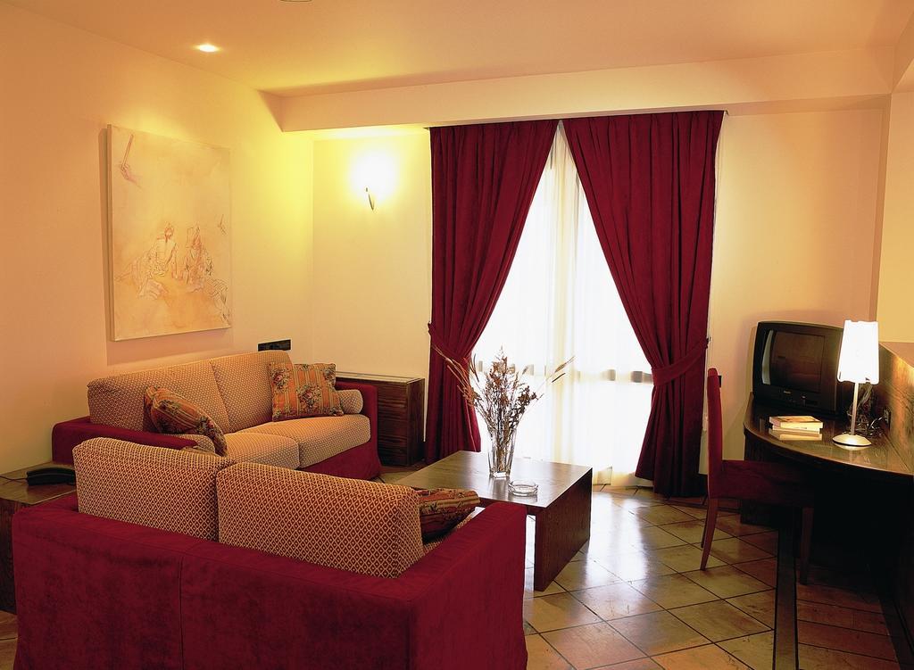 Avaris Hotel Karpenísion Extérieur photo